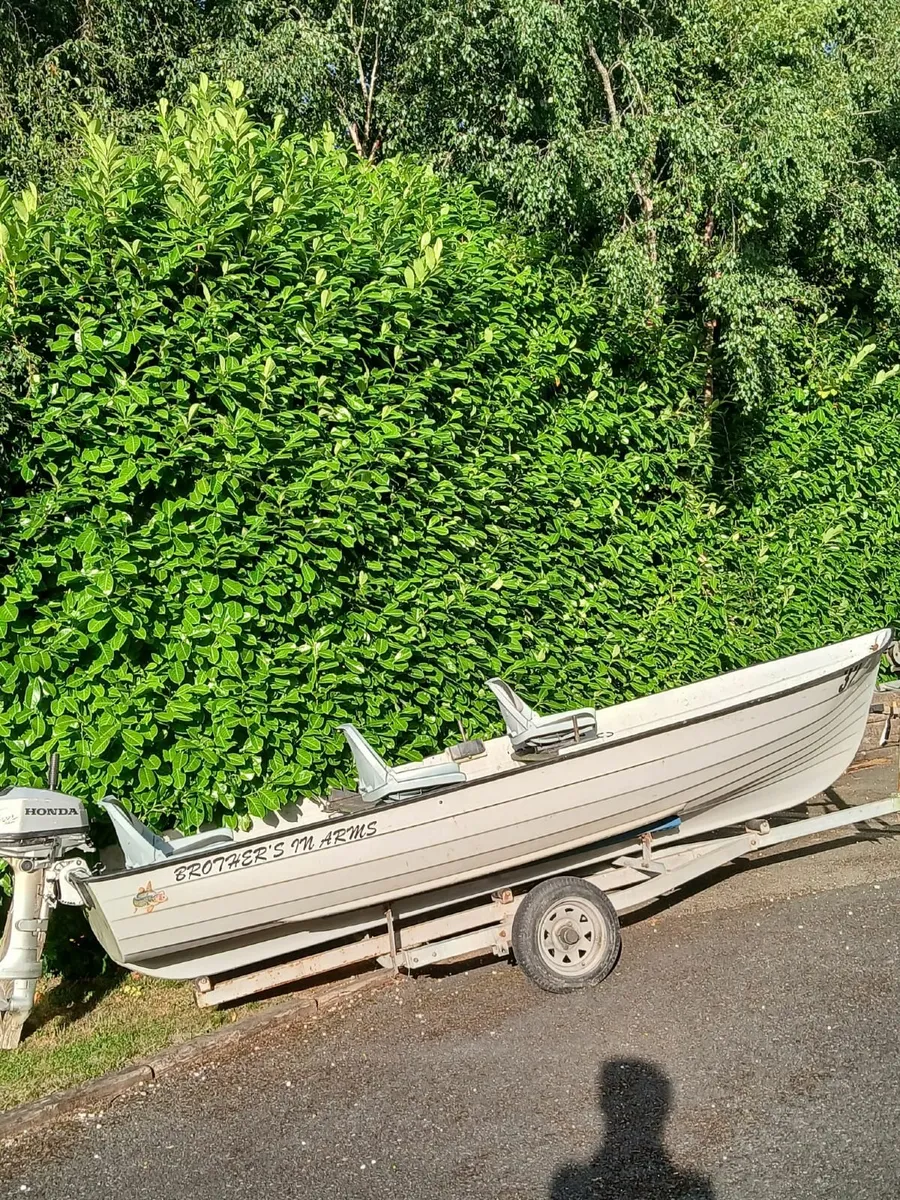 Boat and boat engine