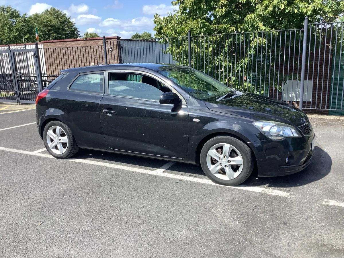 KIA PRO- CEED 1.6 DSL ‘ ONLY 56000 MLS/ MINT - Image 1