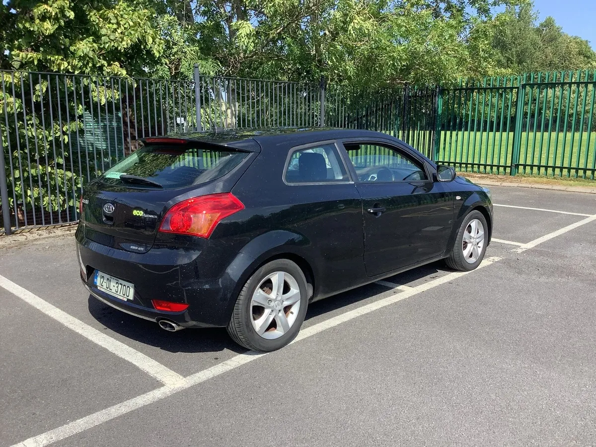 KIA PRO- CEED 1.6 DSL ‘ ONLY 56000 MLS/ MINT - Image 2