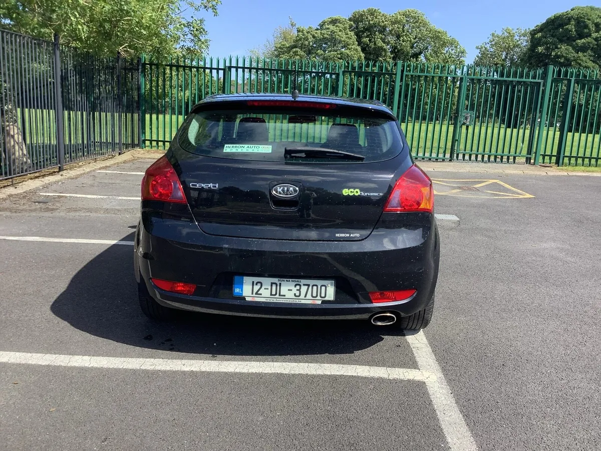 KIA PRO- CEED 1.6 DSL ‘ ONLY 56000 MLS/ MINT - Image 3