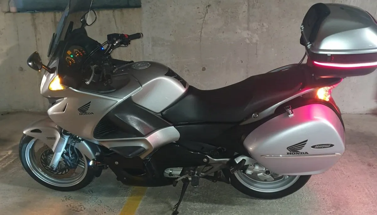Honda Deauville 700 VA - Image 3