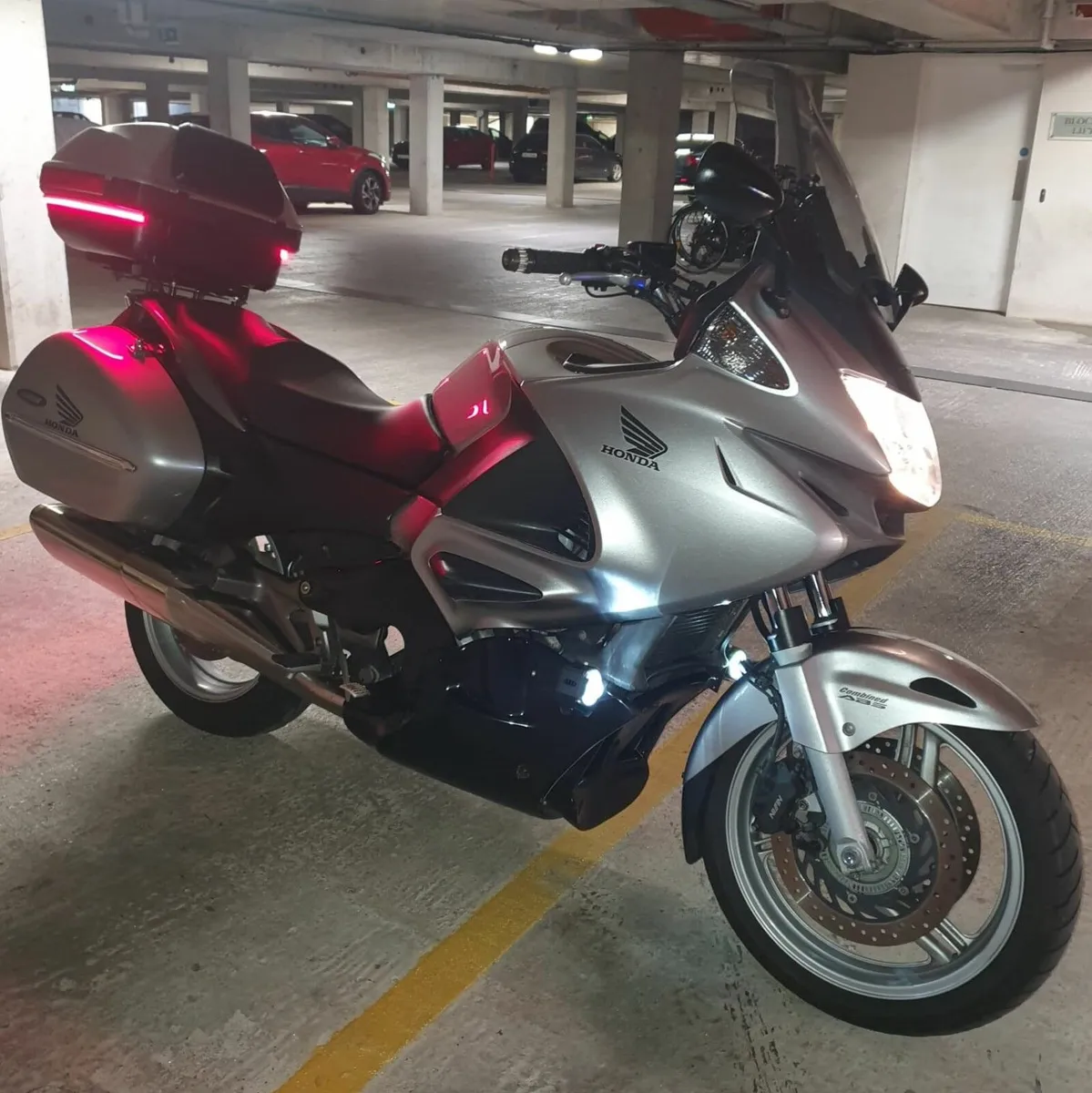 Honda Deauville 700 VA - Image 4