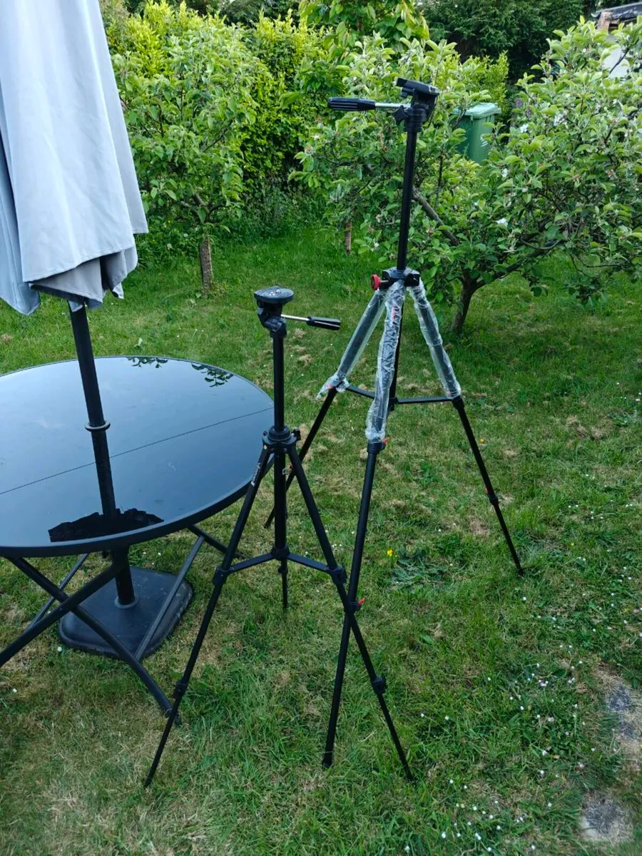2 camera tripods - Image 1