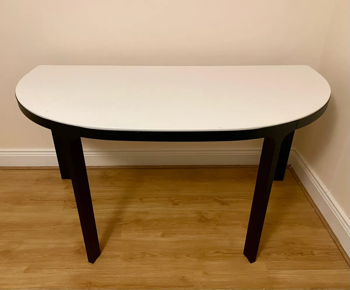 Modern rounded desk - Image 2