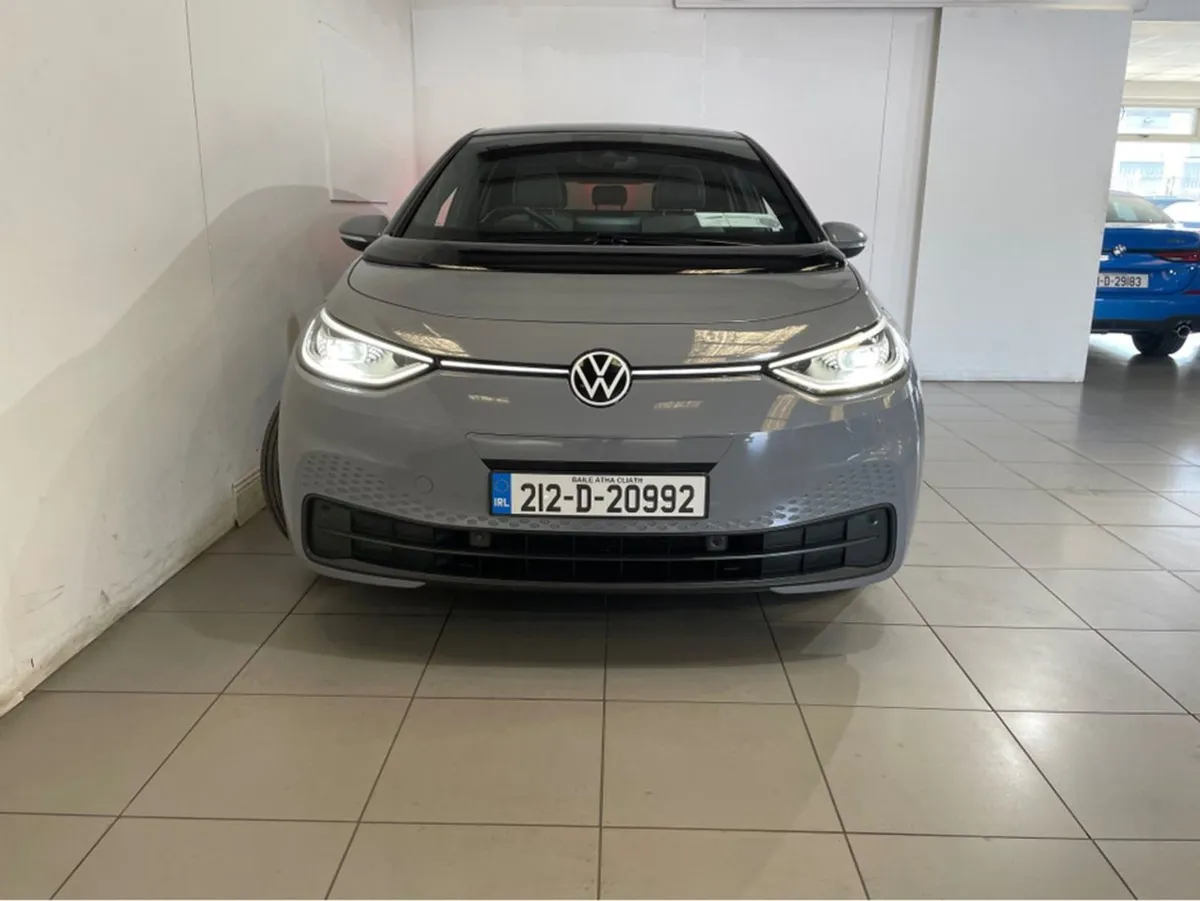 Volkswagen ID.3 PRO Family 58kwh 145HP Glass Roof - Image 2