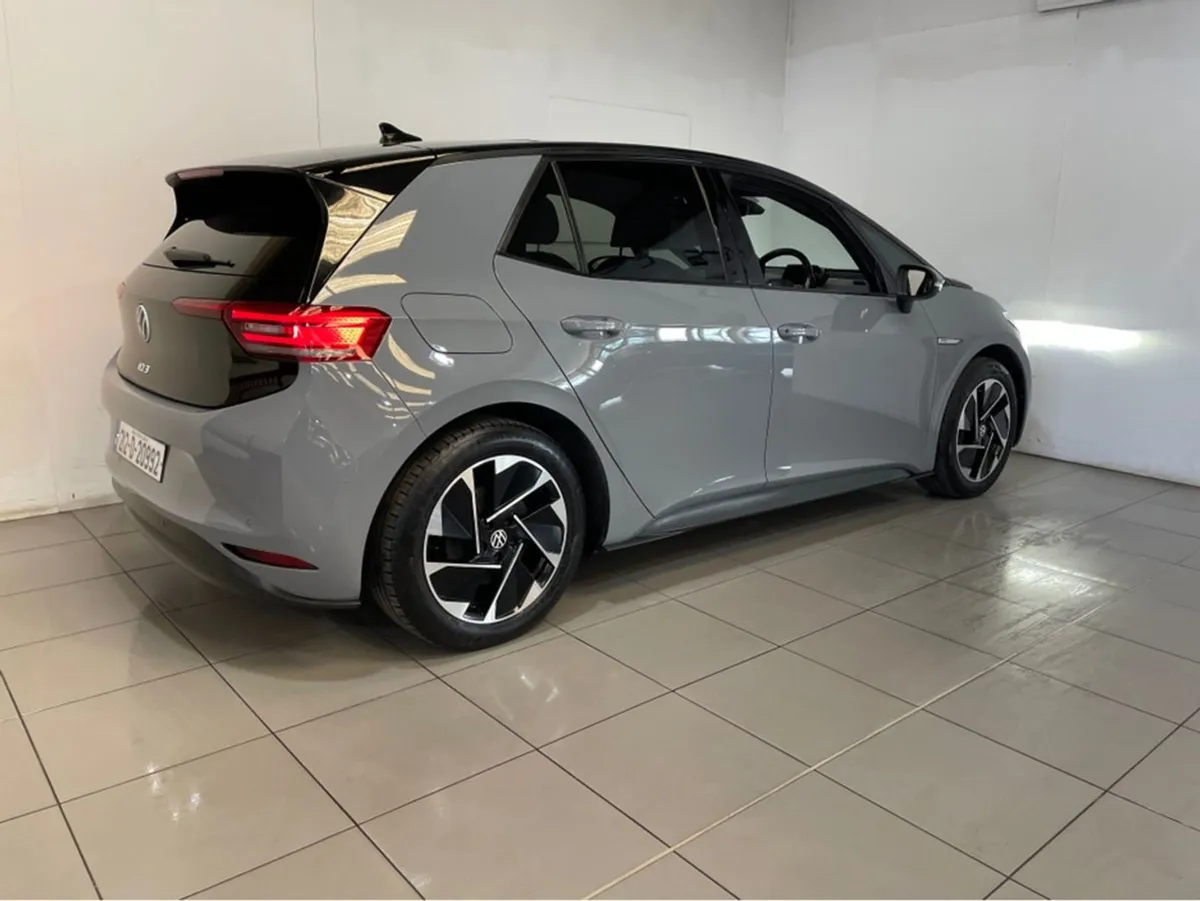 Volkswagen ID.3 PRO Family 58kwh 145HP Glass Roof - Image 3