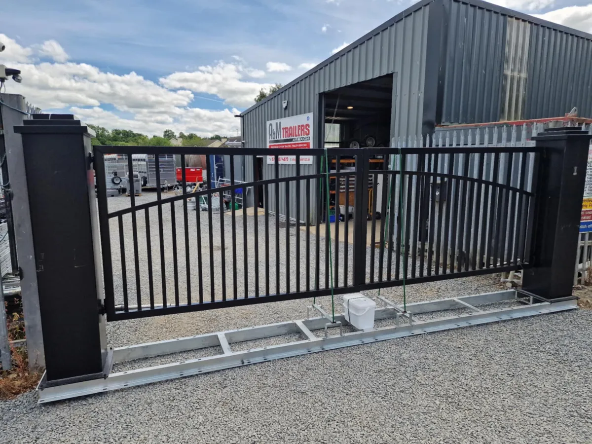 Entrance gates - Image 2