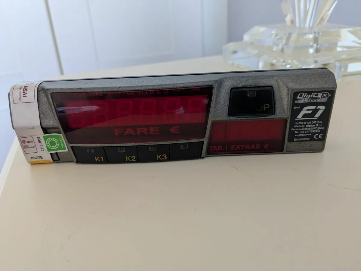 taxi meter, printer, radio and roof sign - Image 3