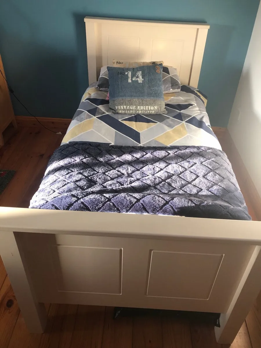 Bed - Image 2