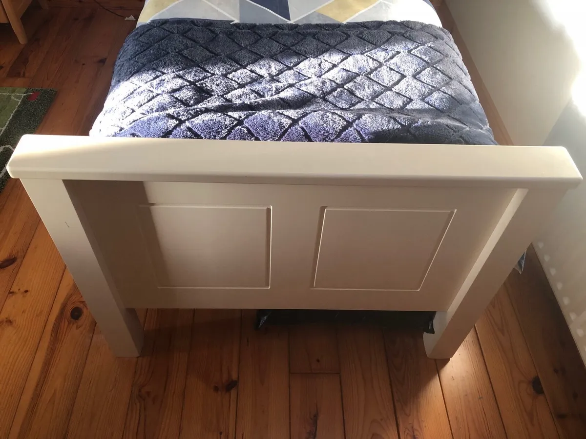 Bed - Image 3