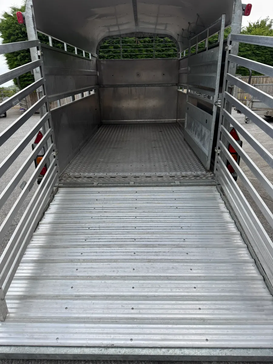 Nugent livestock trailer - Image 1
