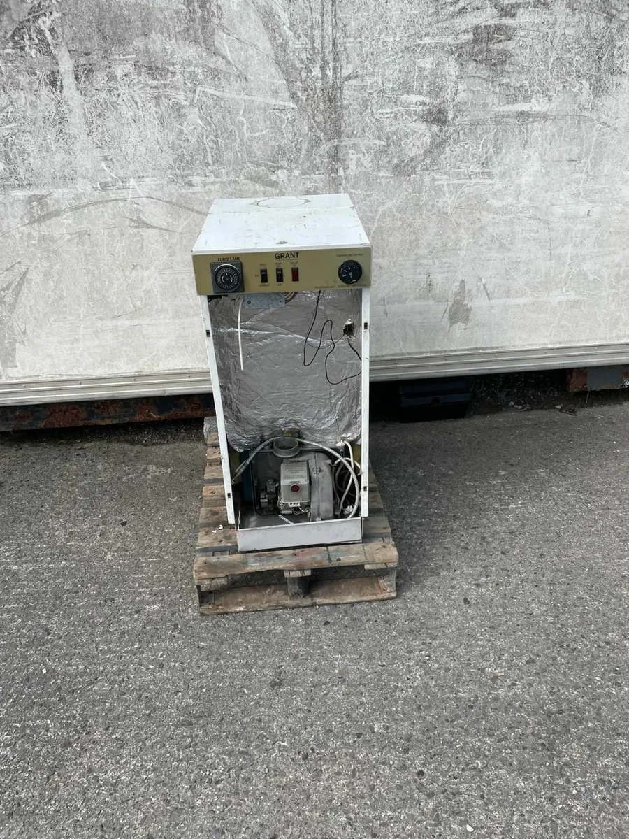 Grant Oil Boiler with Flue - Image 2