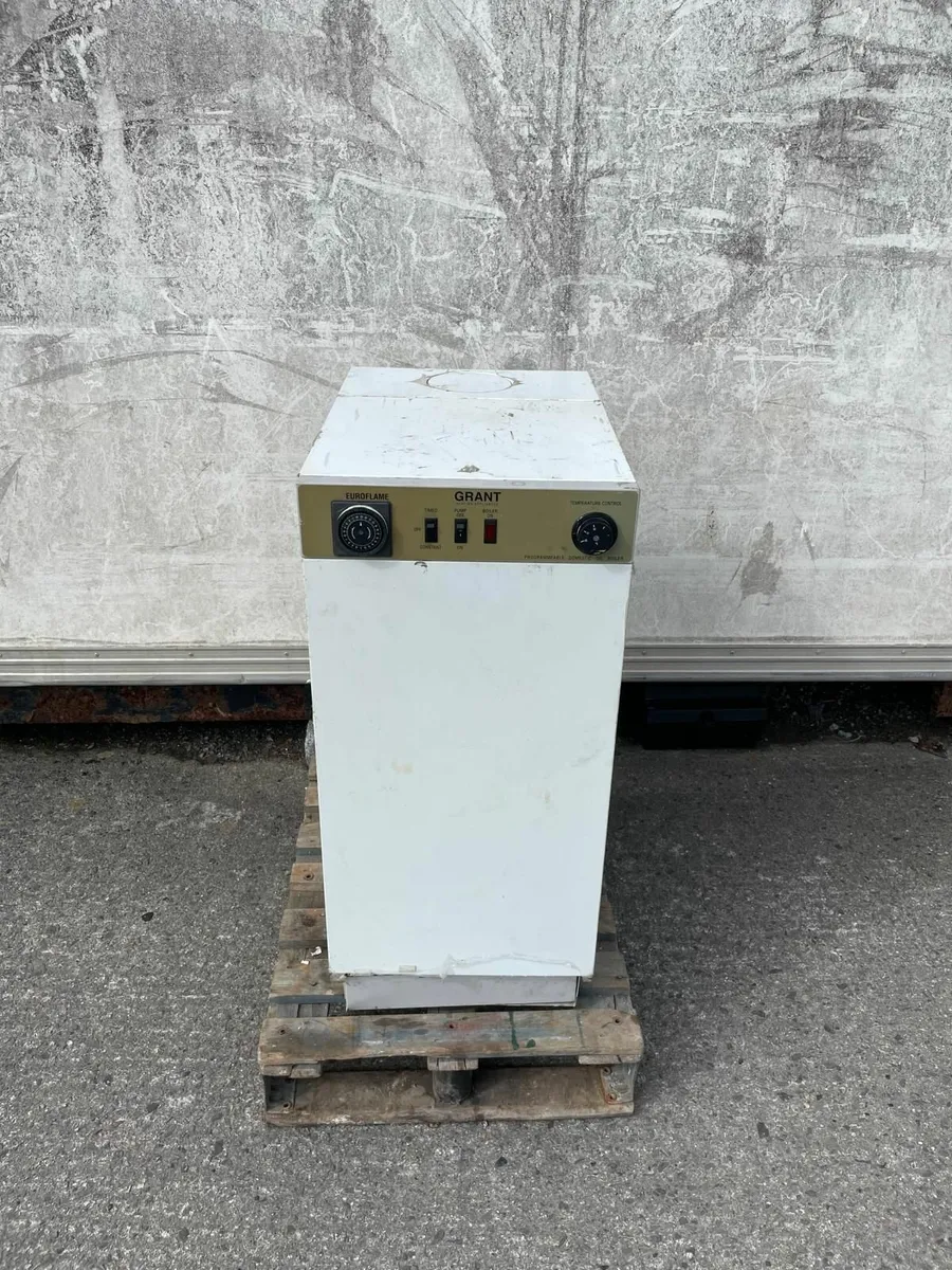 Grant Oil Boiler with Flue - Image 1