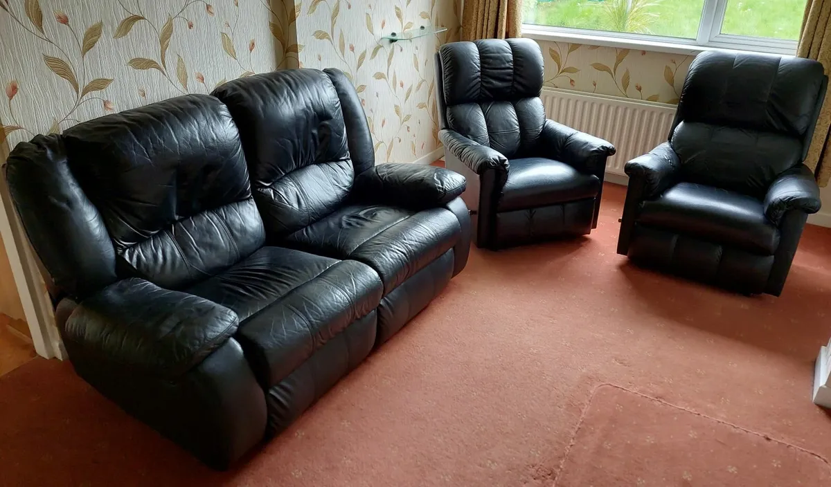 La-Z-Boy Recliners - Image 1