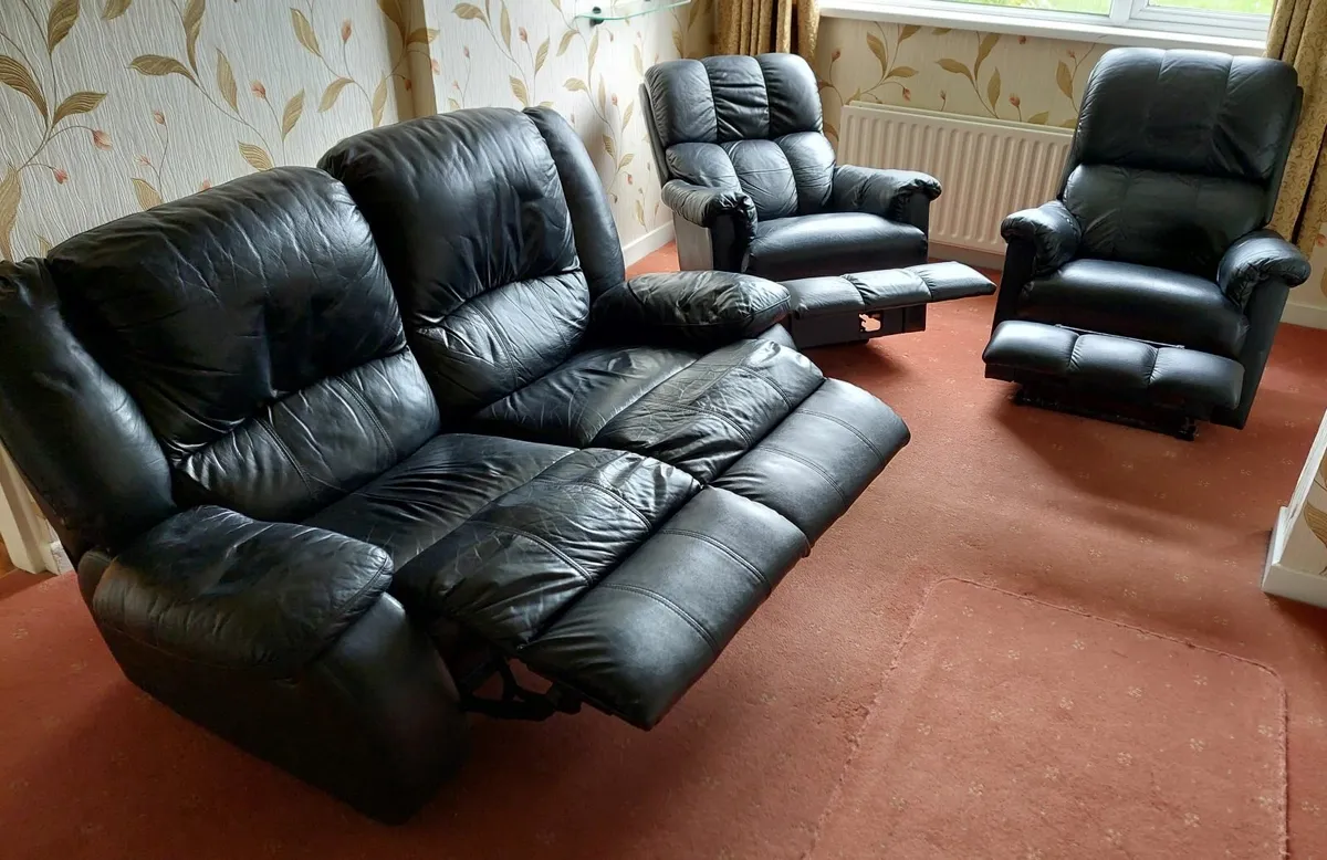 La-Z-Boy Recliners - Image 2
