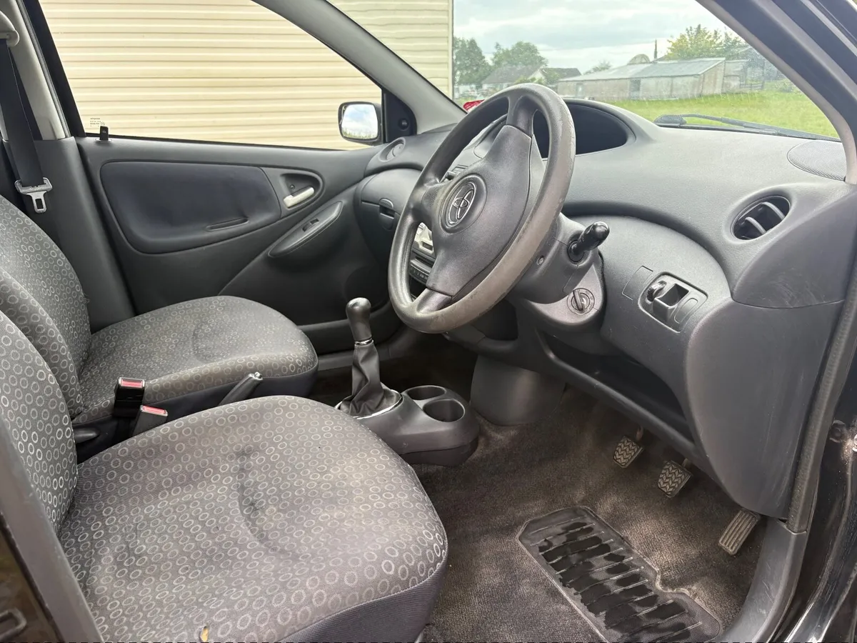 Toyota Yaris 2004 - Image 4