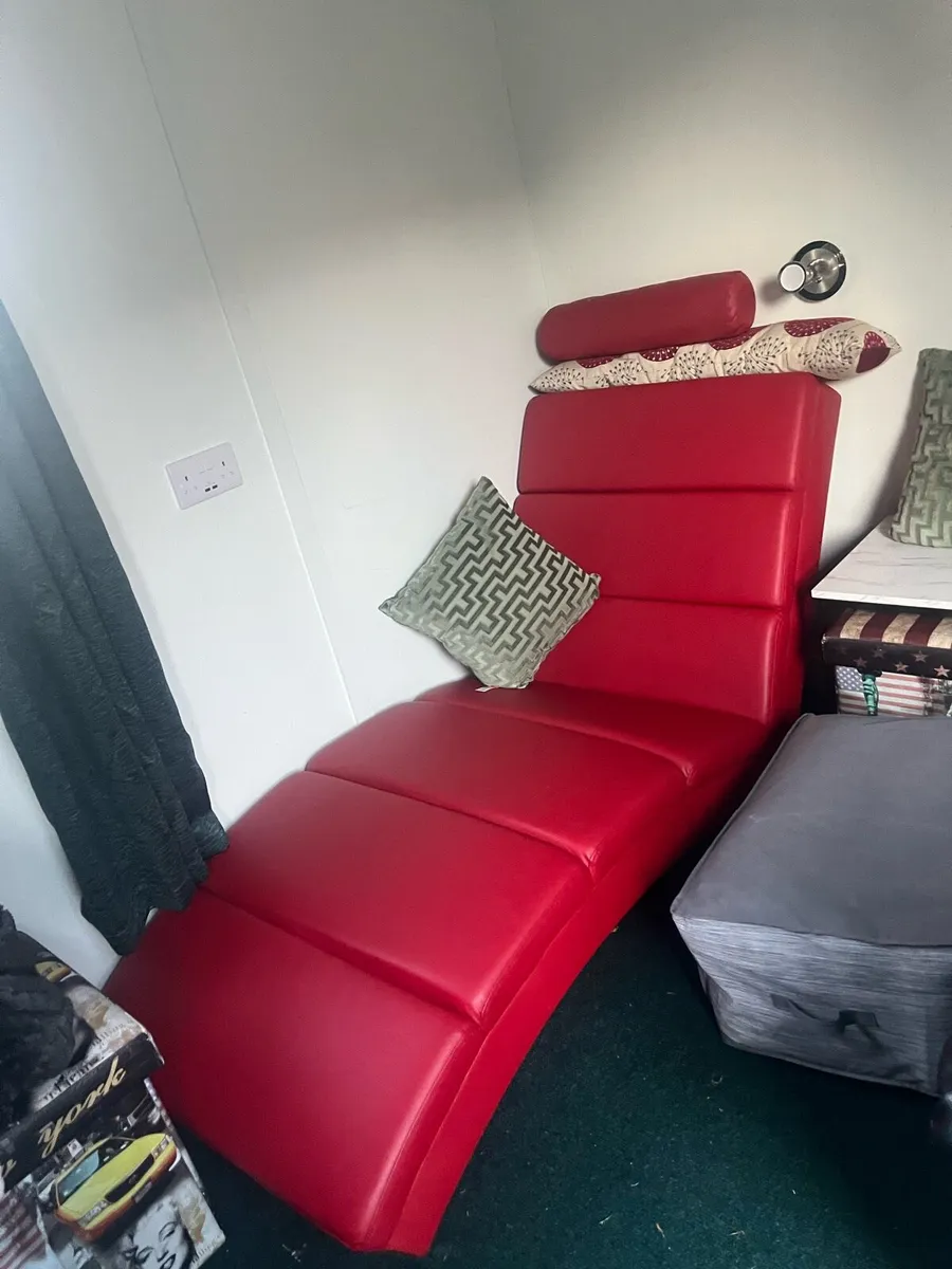 STRIKING RED CHAISE LOUNGE LIKE NEW