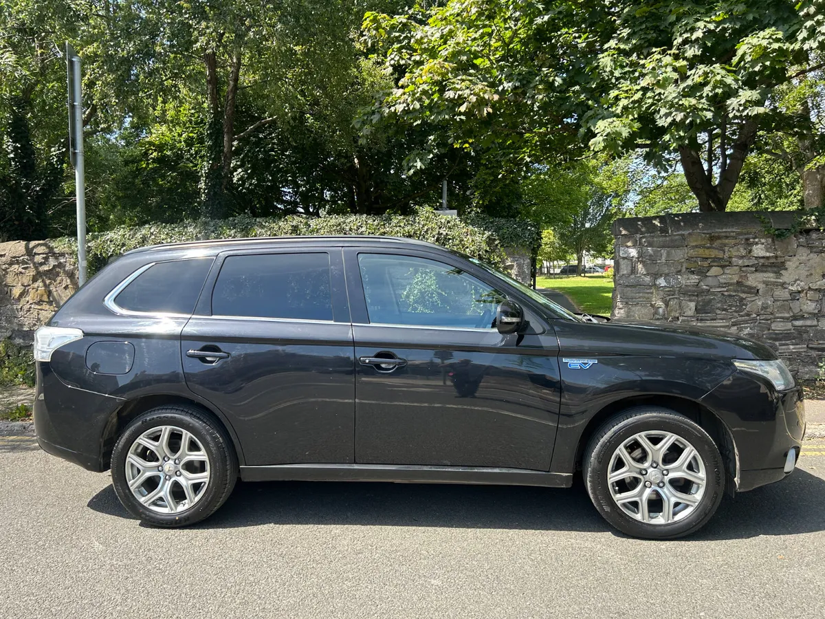2014 MITSUBISHI OUTLANDER HYBRID PARKING CAMERA - Image 4