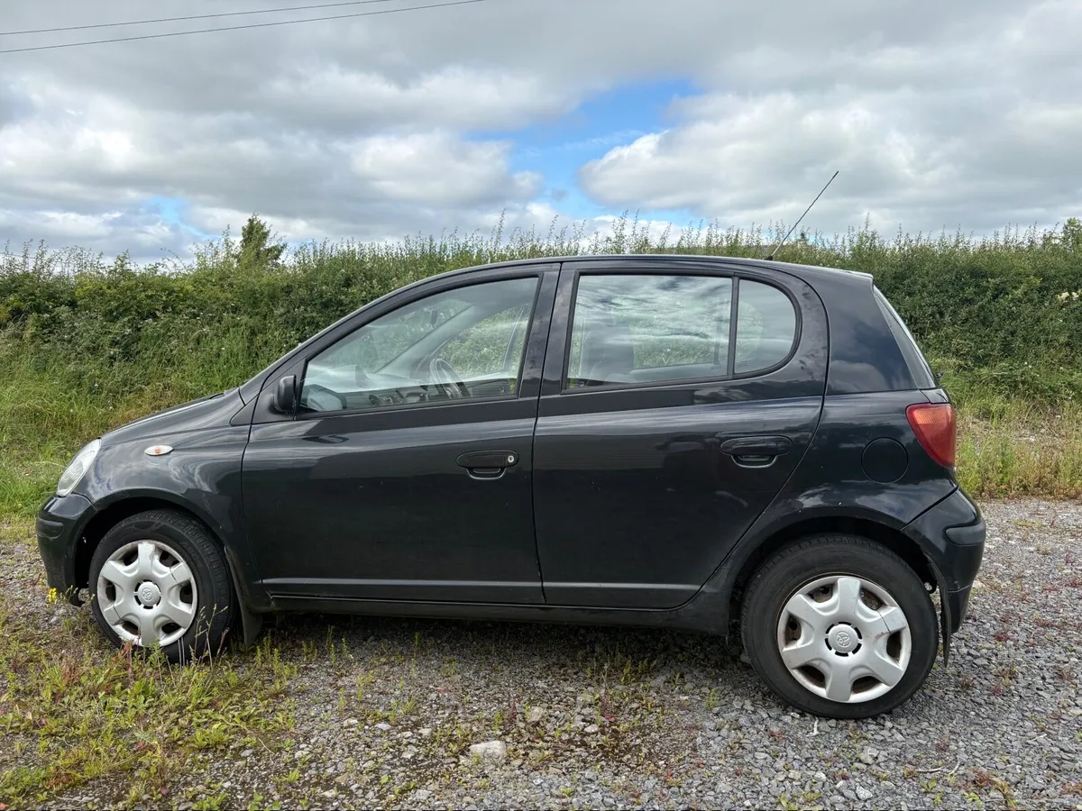 Toyota Yaris 2004 - Image 1