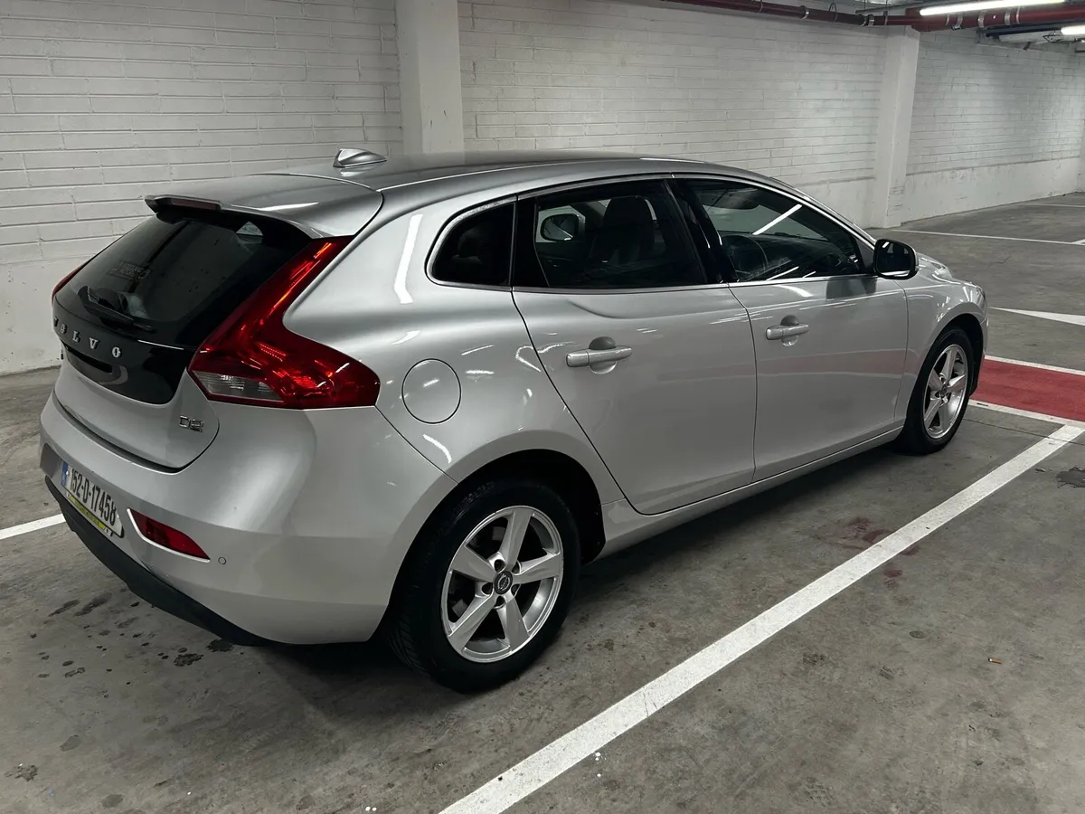Volvo V40 2Ltr Diesel **Low Mileage** - Image 4