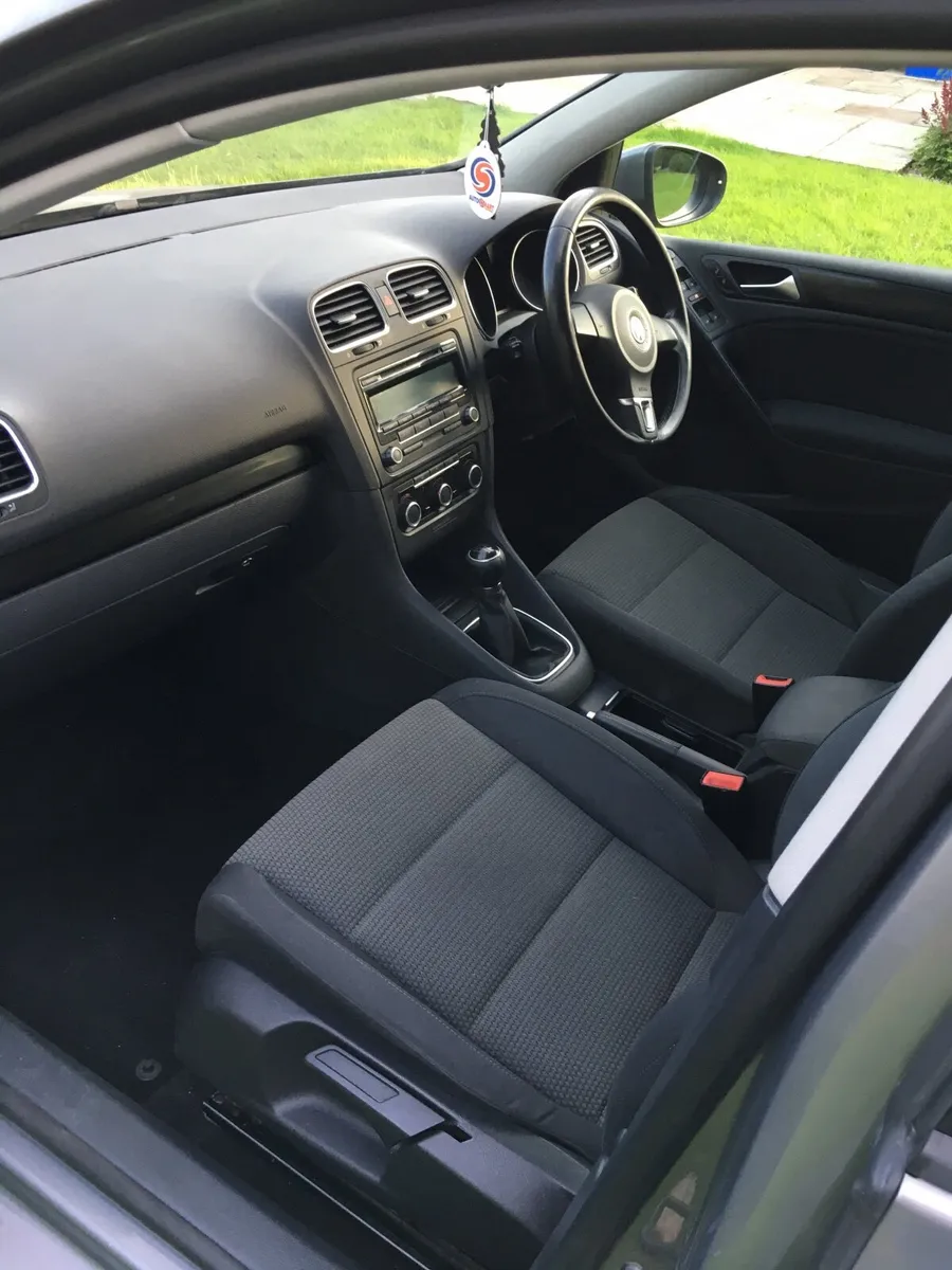 Volkswagen Golf 2011 - Image 4