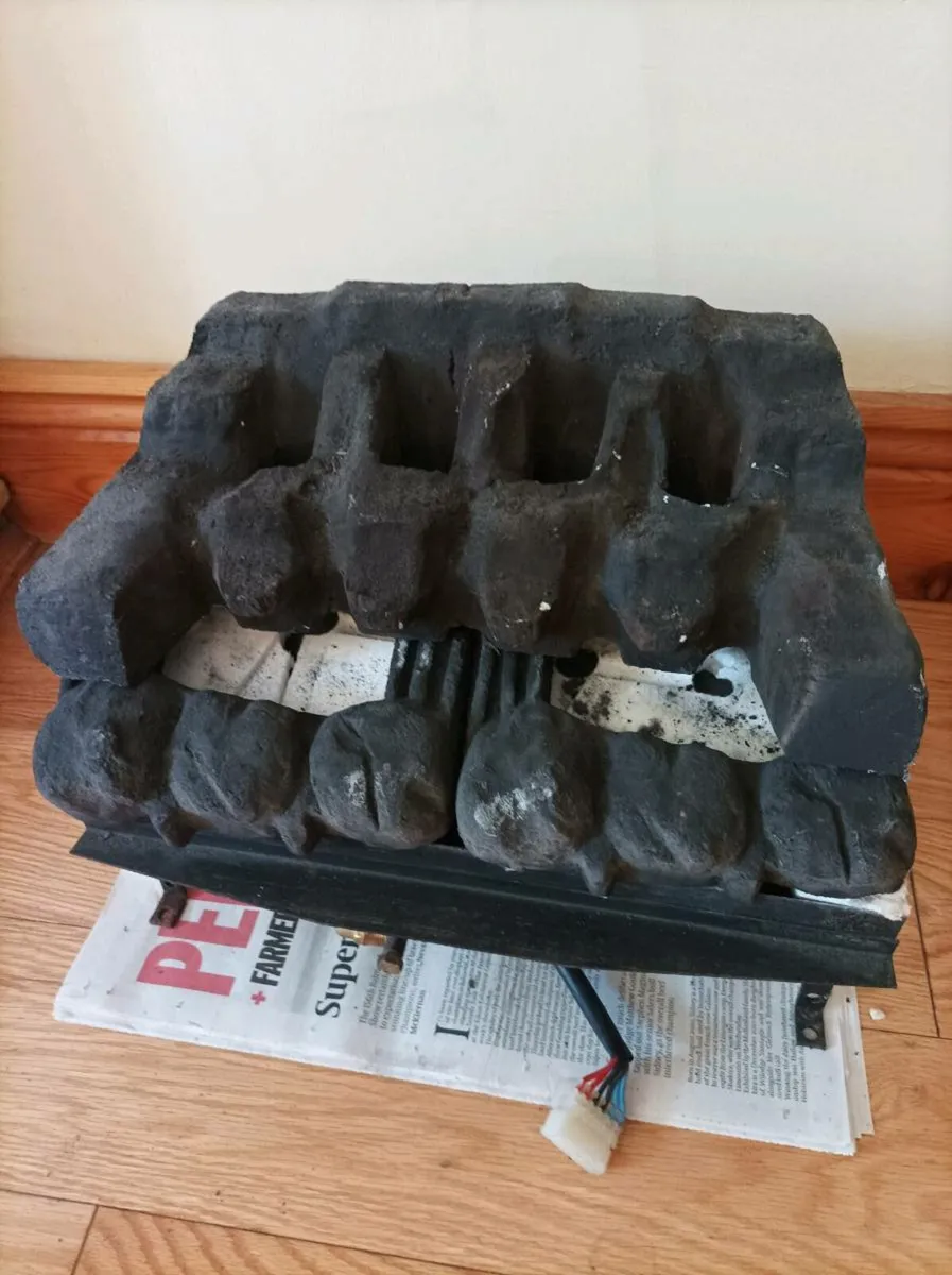 Gas fire. - Image 2