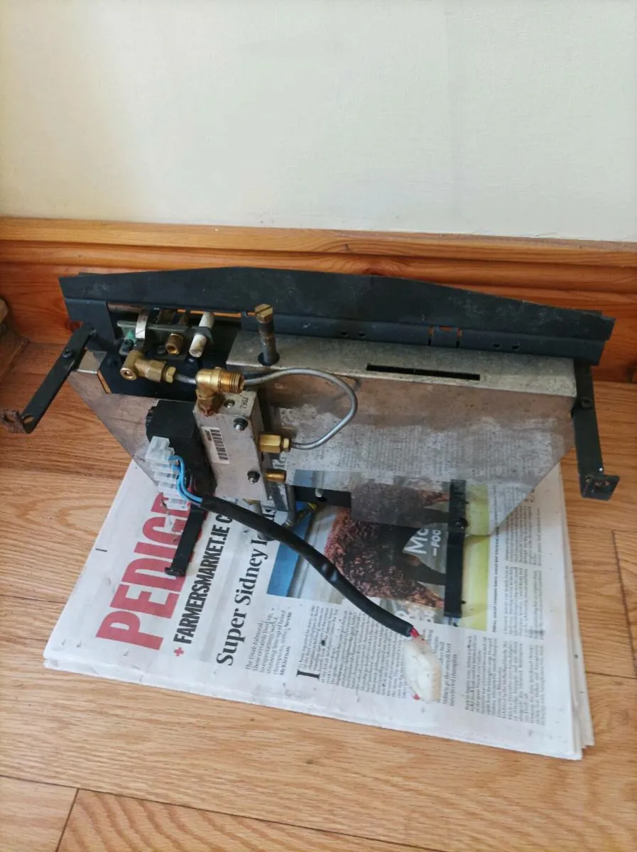 Gas fire. - Image 3