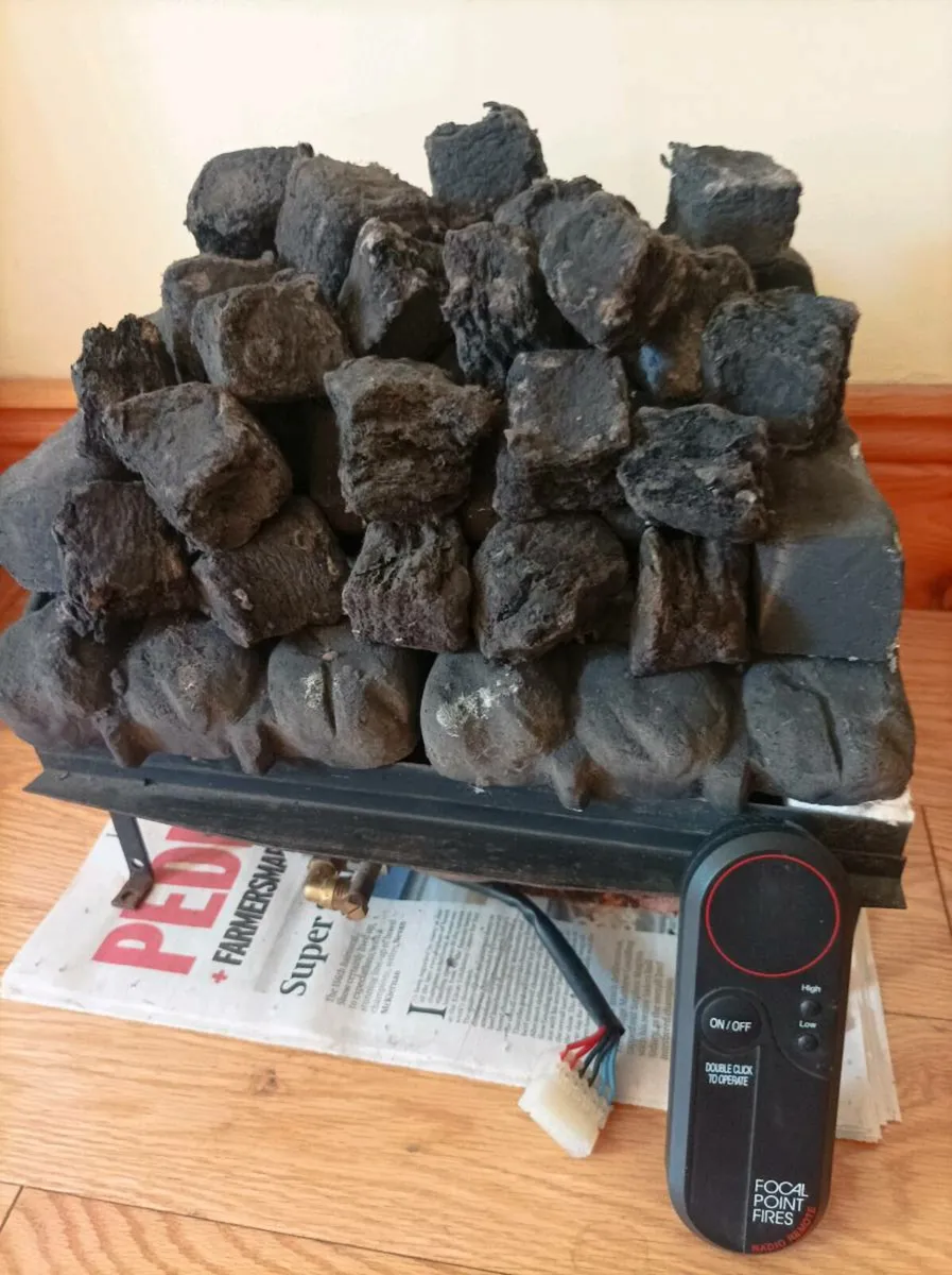Gas fire. - Image 4