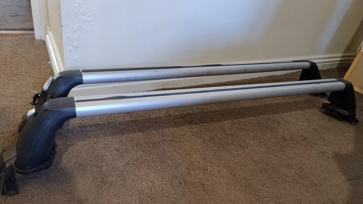 roof  bar Nissan genuine part - Image 3