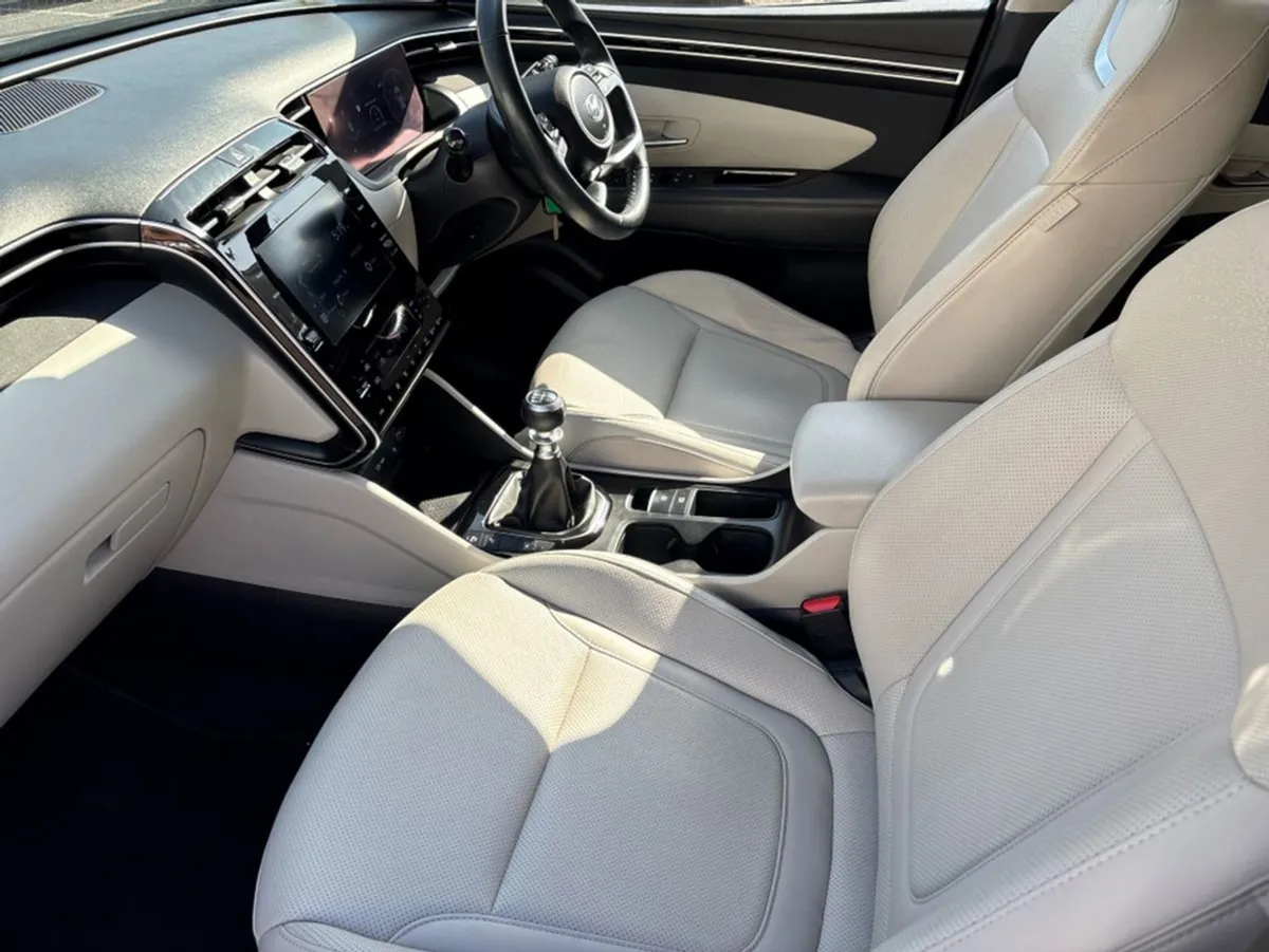 Hyundai Tucson Executive 2WD 5DR - Image 3