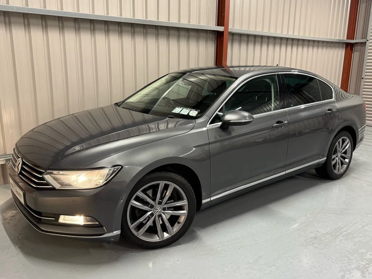2015 Volkswagen Passat Highline GT - Image 2