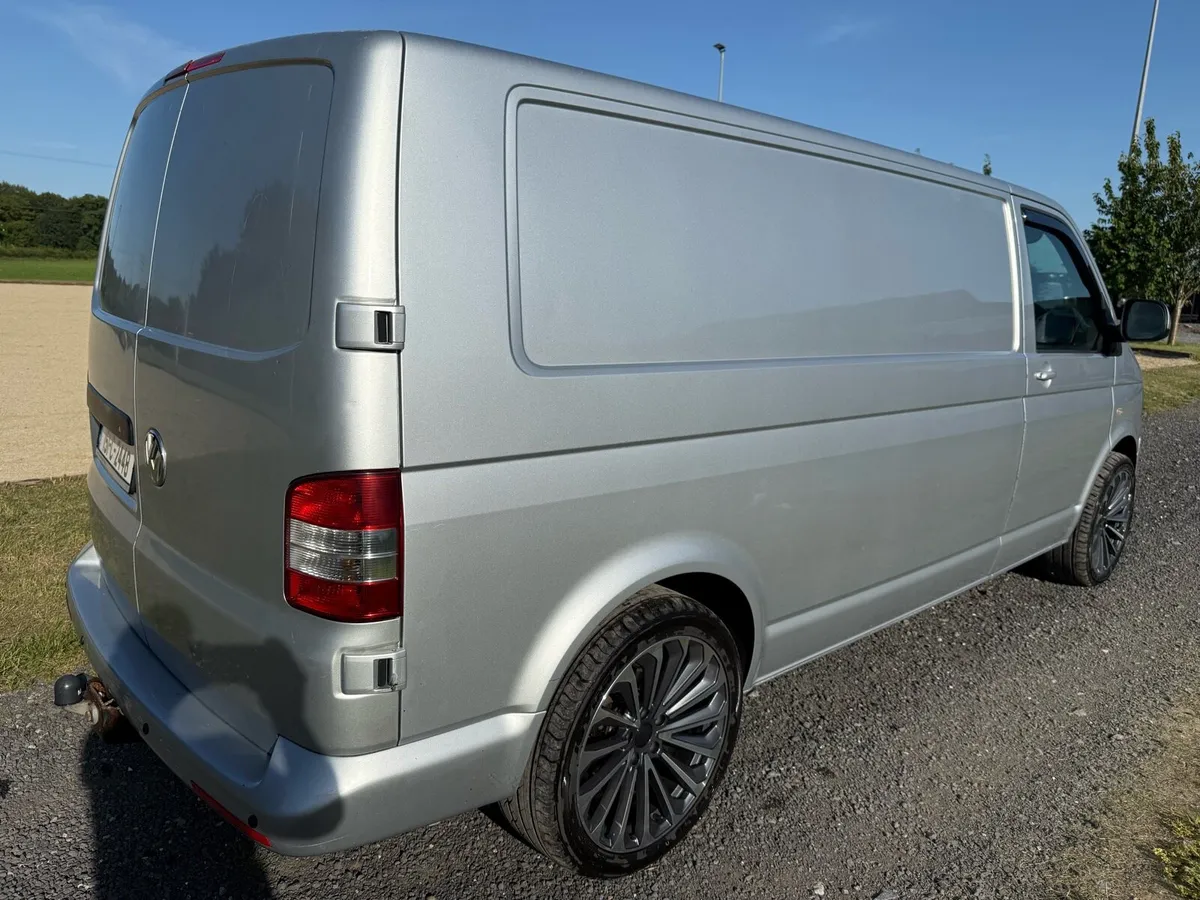 Volkswagen Transporter LWB - Image 2