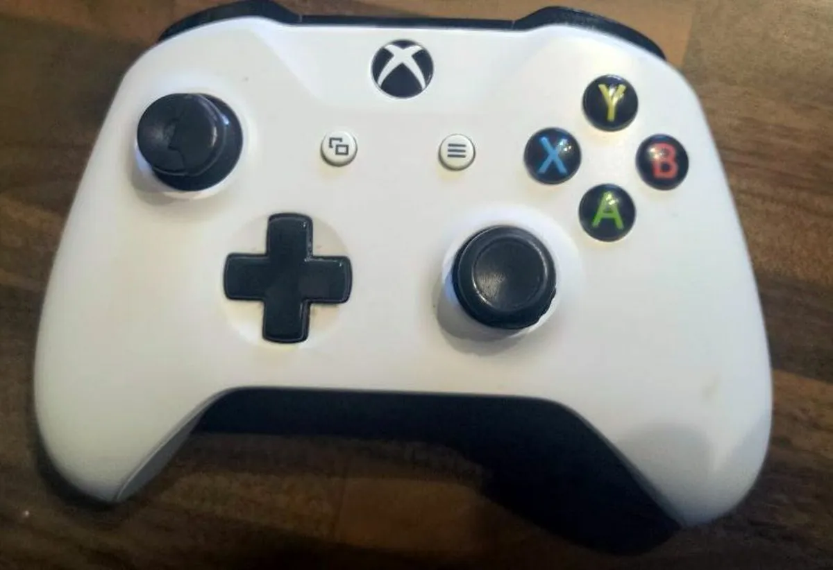 Microsoft Xbox 360 White Wireless Controller - Image 2
