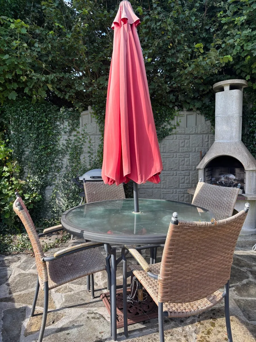 Garden table & chairs - Image 1