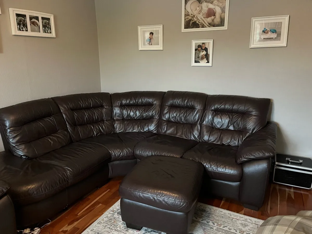 Leather suite - Image 1