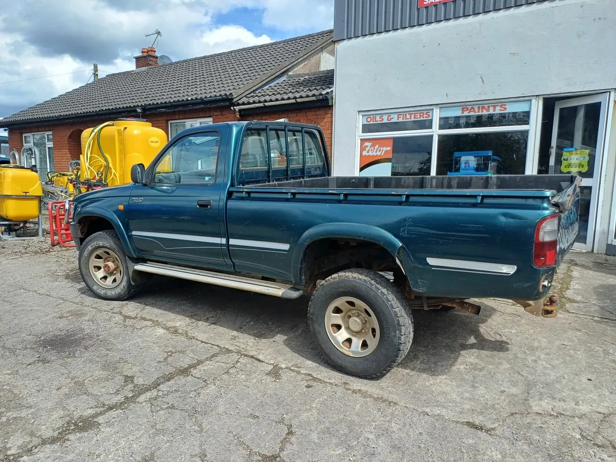 TOYOTA HILUX - Image 2