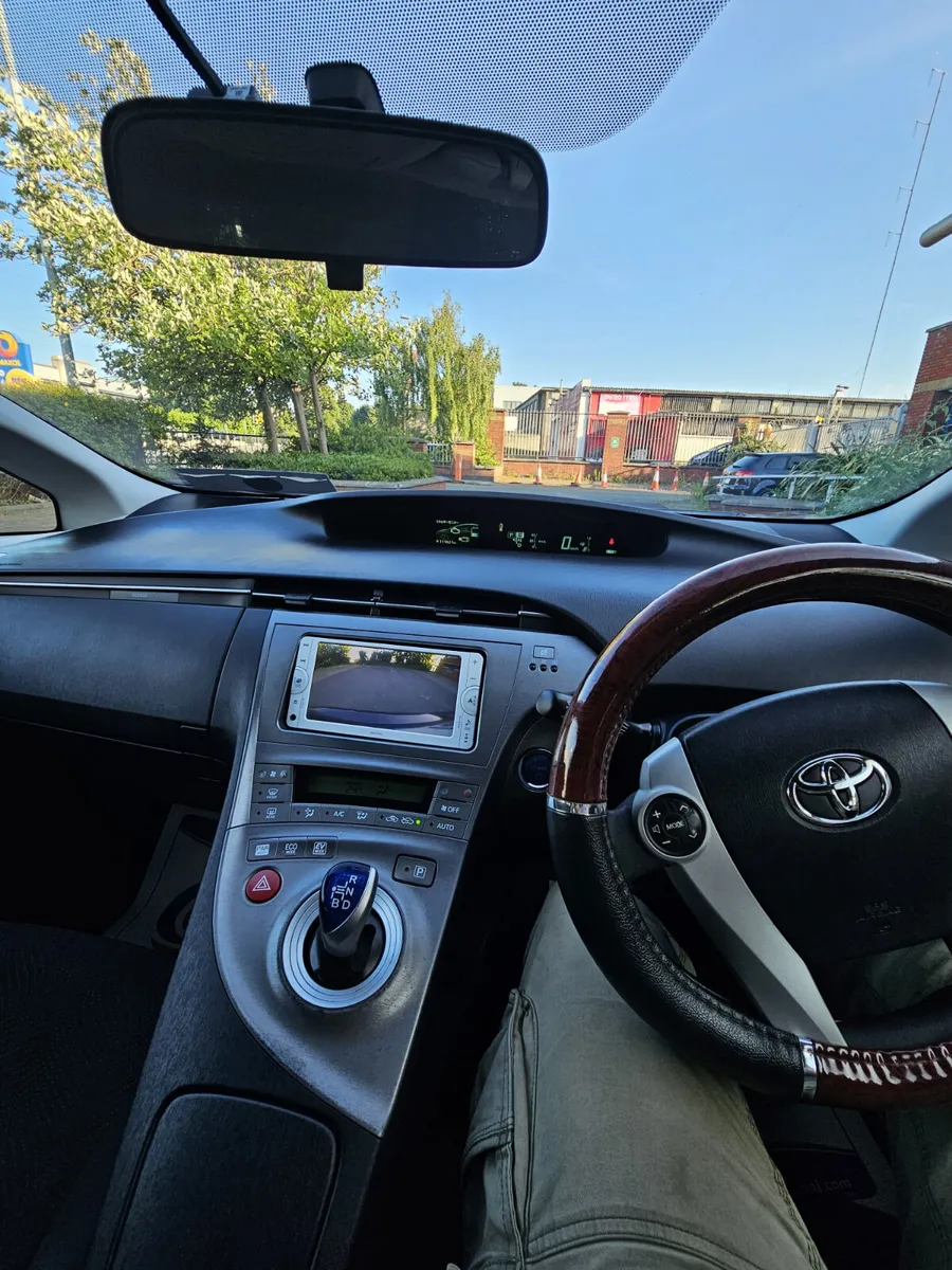 Toyota Prius 2014 Automatic Hybrid - Image 2