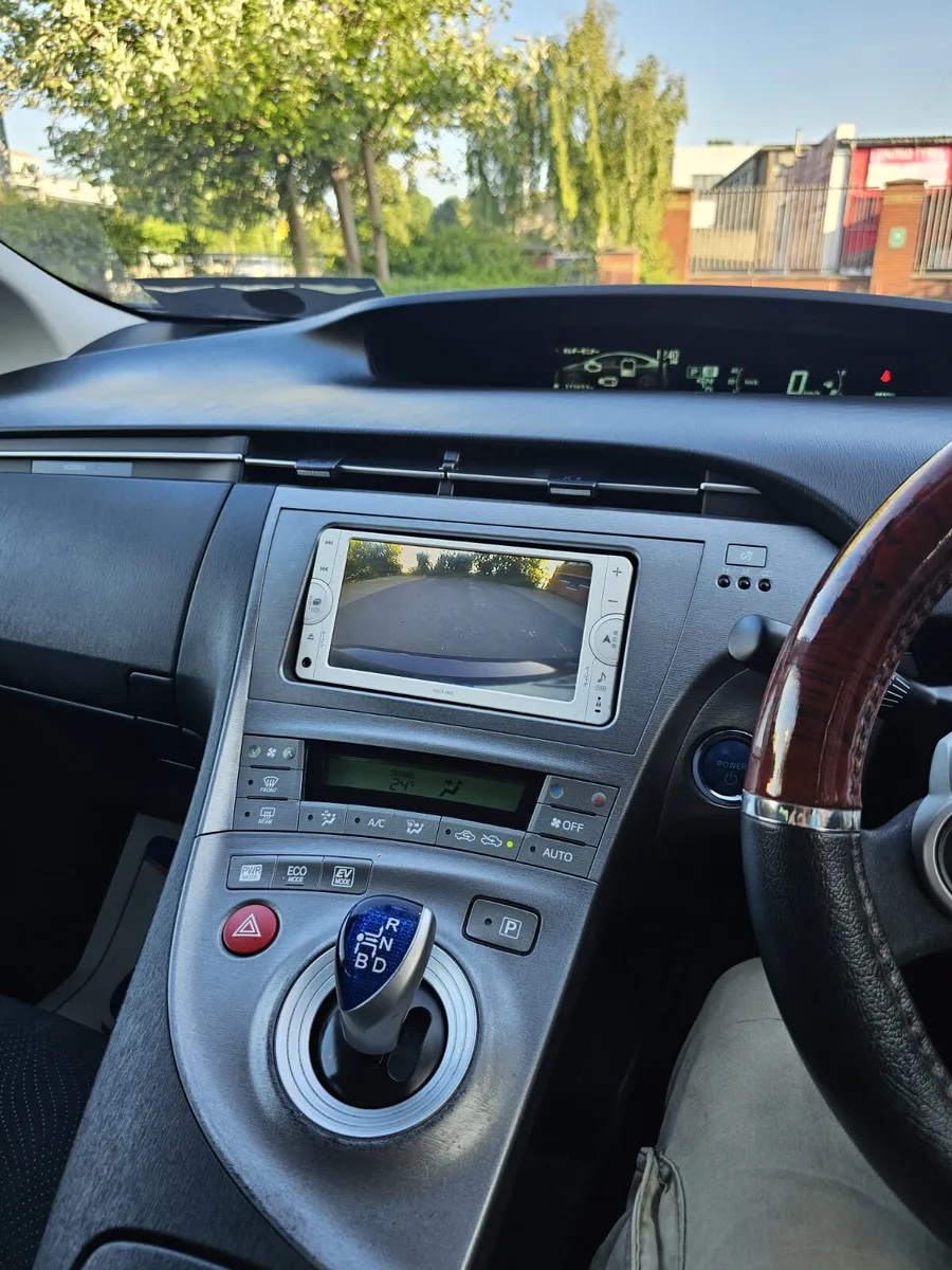 Toyota Prius 2014 Automatic Hybrid - Image 3