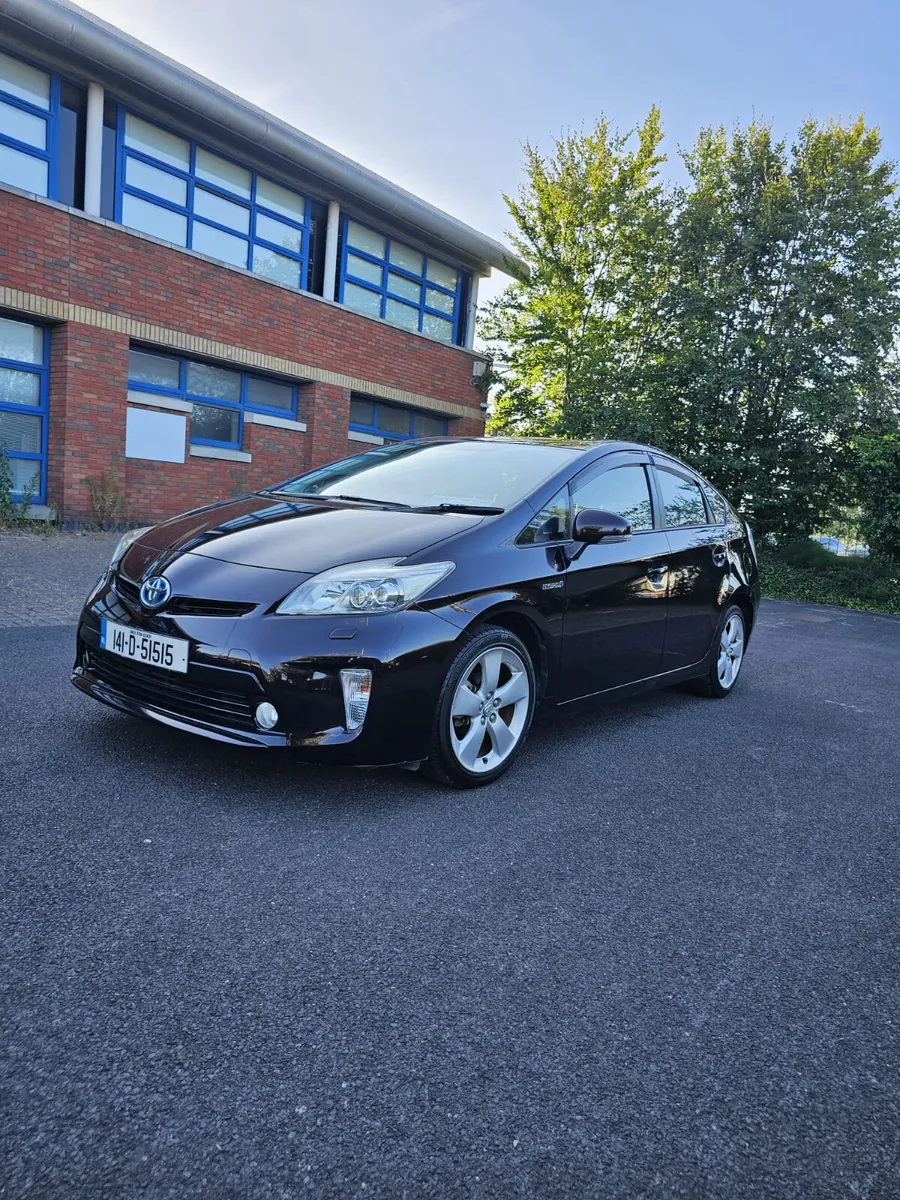 Toyota Prius 2014 Automatic Hybrid - Image 1