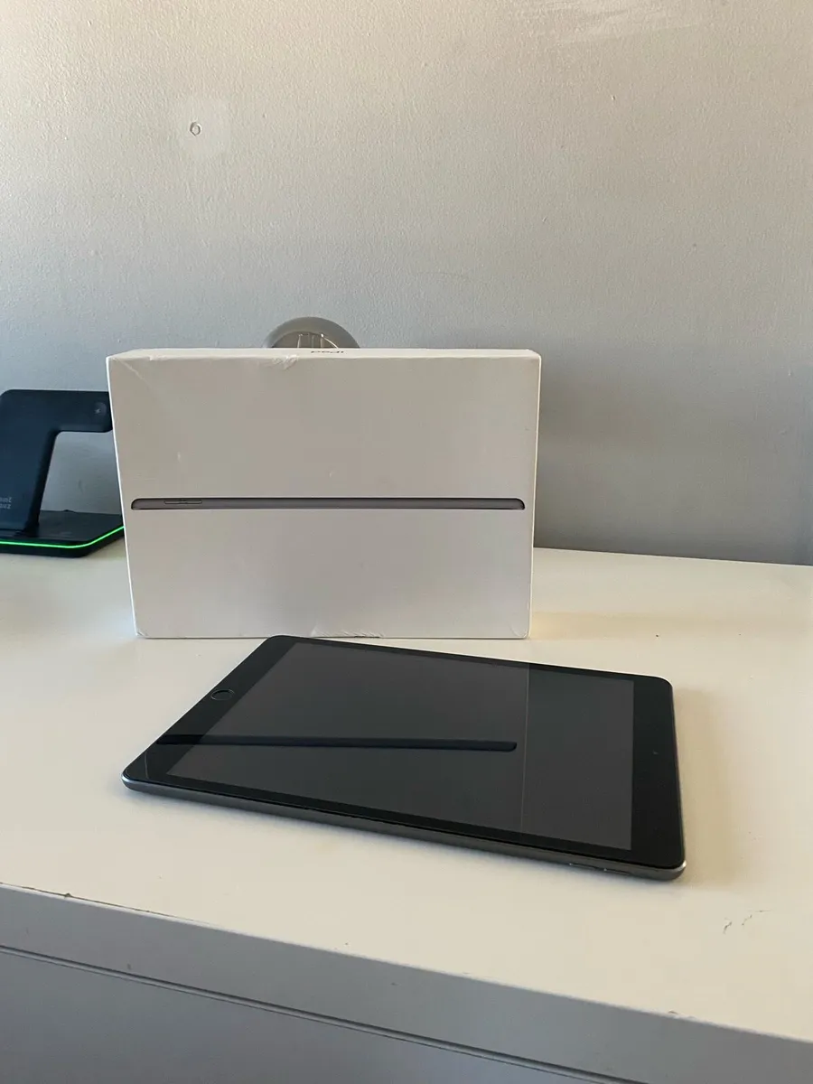 iPad 8 gen 2020 - Image 1