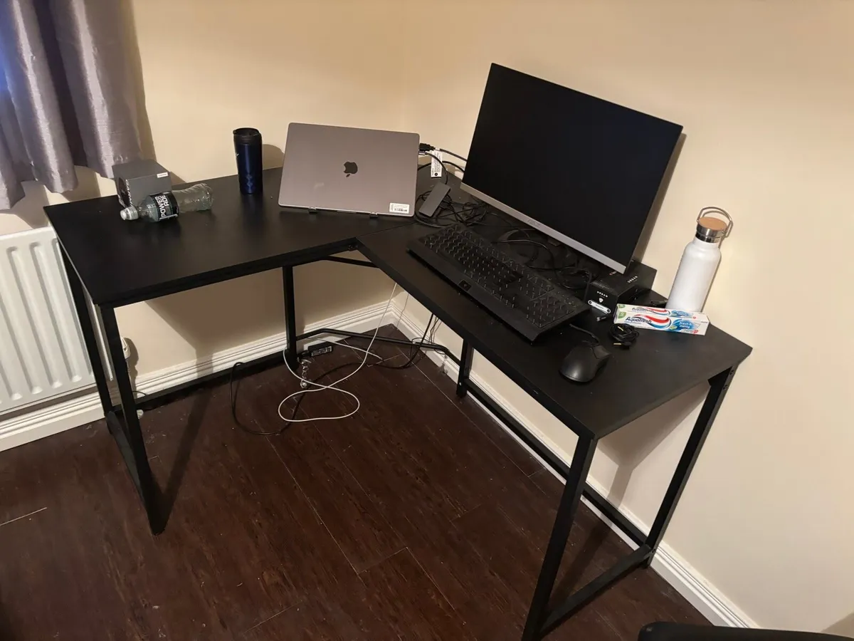 Office desk - Image 1