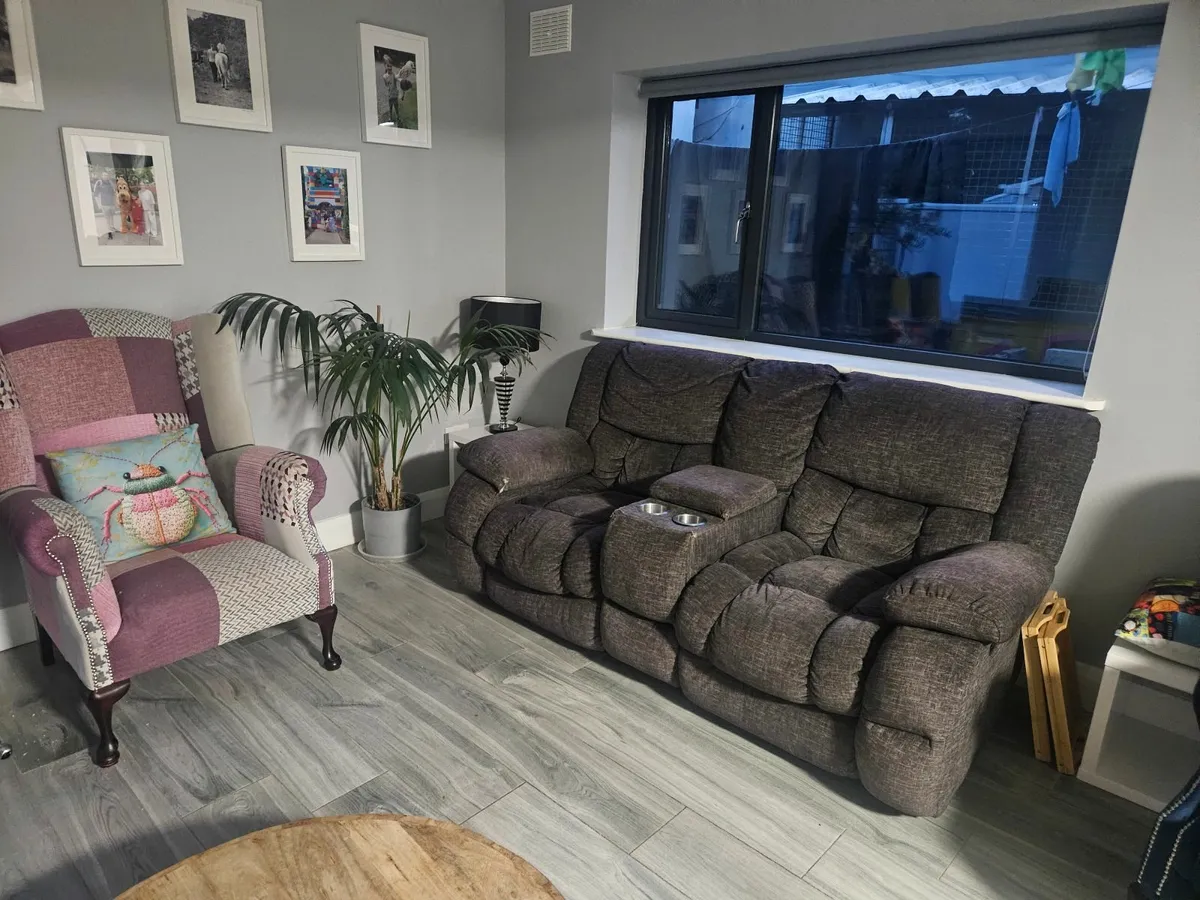 2 seater reclining couch - Image 1