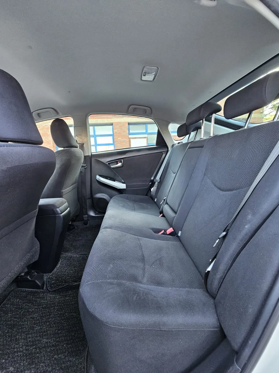 Toyota Prius 2014 Automatic Hybrid - Image 2