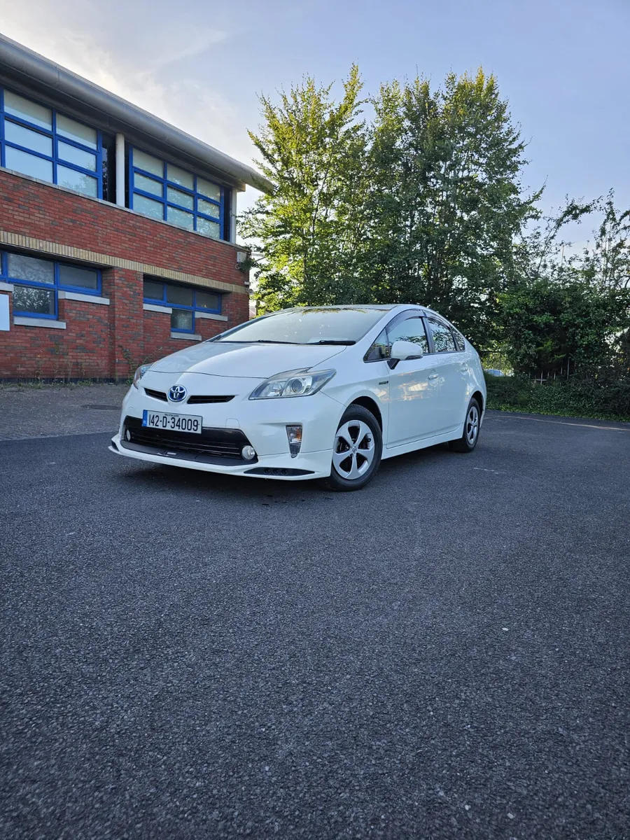 Toyota Prius 2014 Automatic Hybrid - Image 1