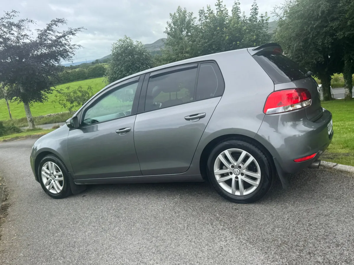 Volkswagen Golf 2010 1.6 tdi - Image 2