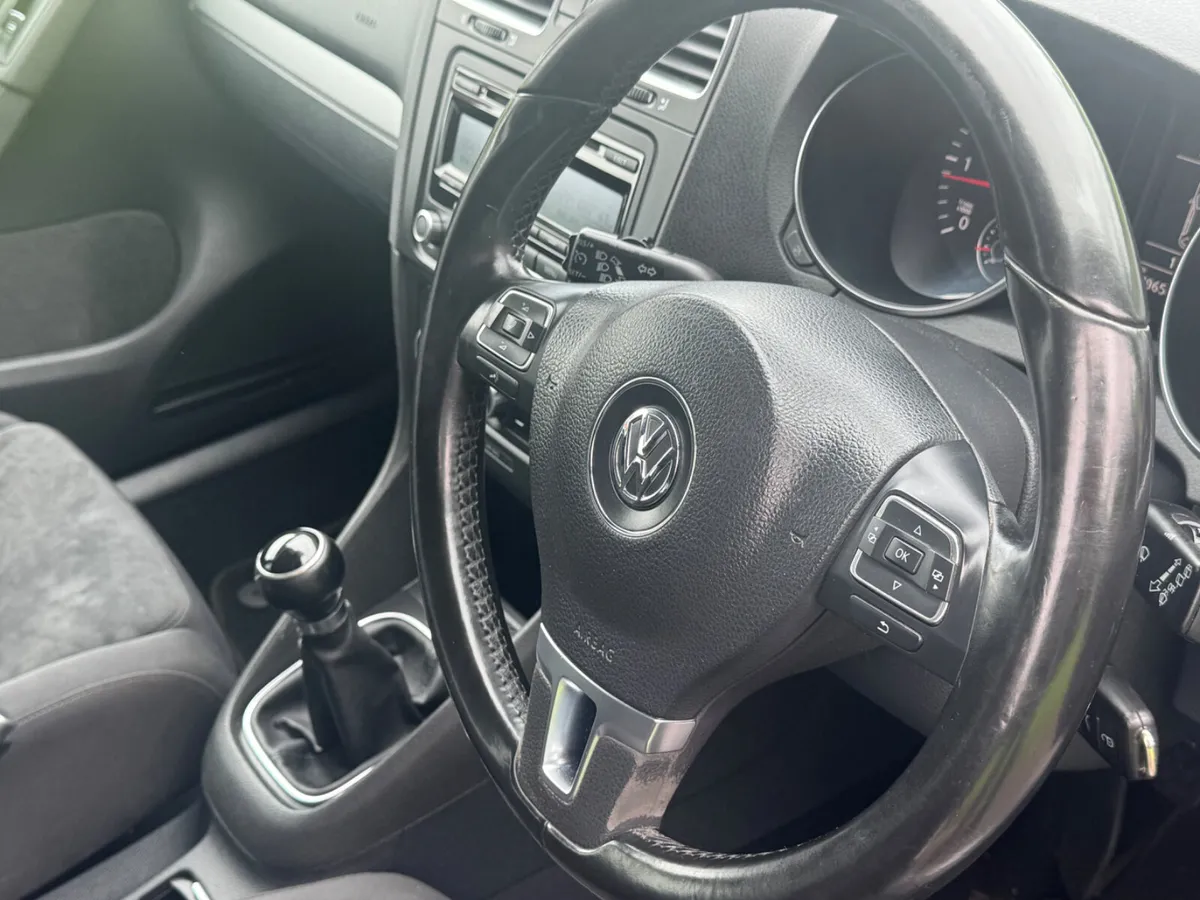 Volkswagen Golf 2010 1.6 tdi - Image 4