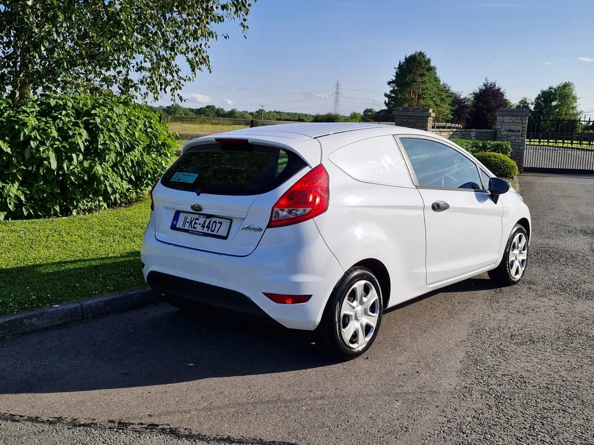 Ford Fiesta comercial van 2011 (DOE&TAX) - Image 3
