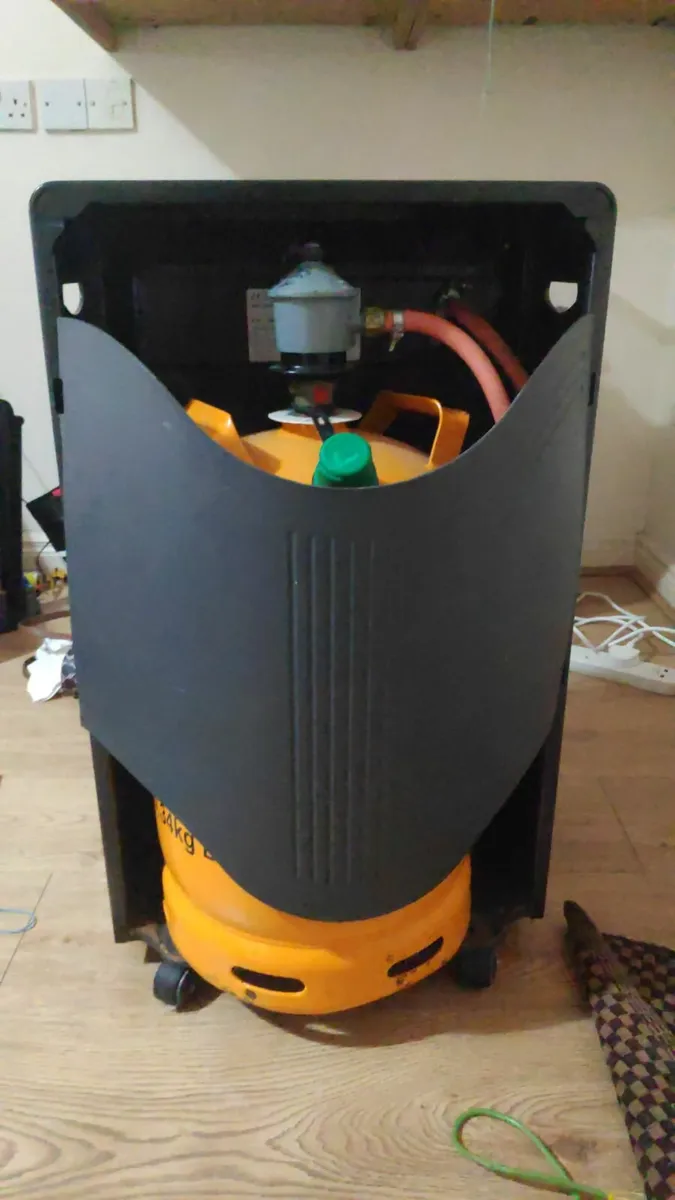 Bosch Calor Gas Portable Heater + FULL Gas Bottle - Image 2