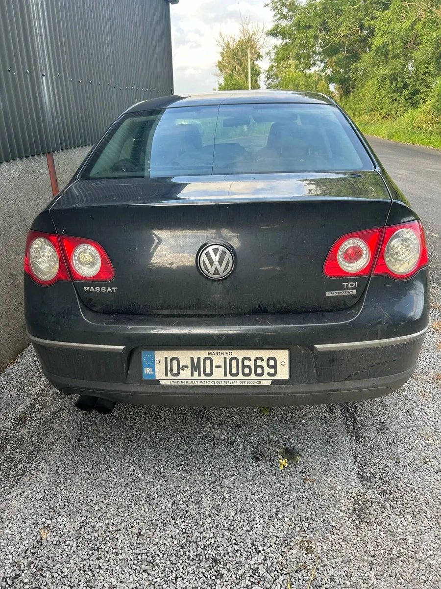 Volkswagen Passat - Image 2