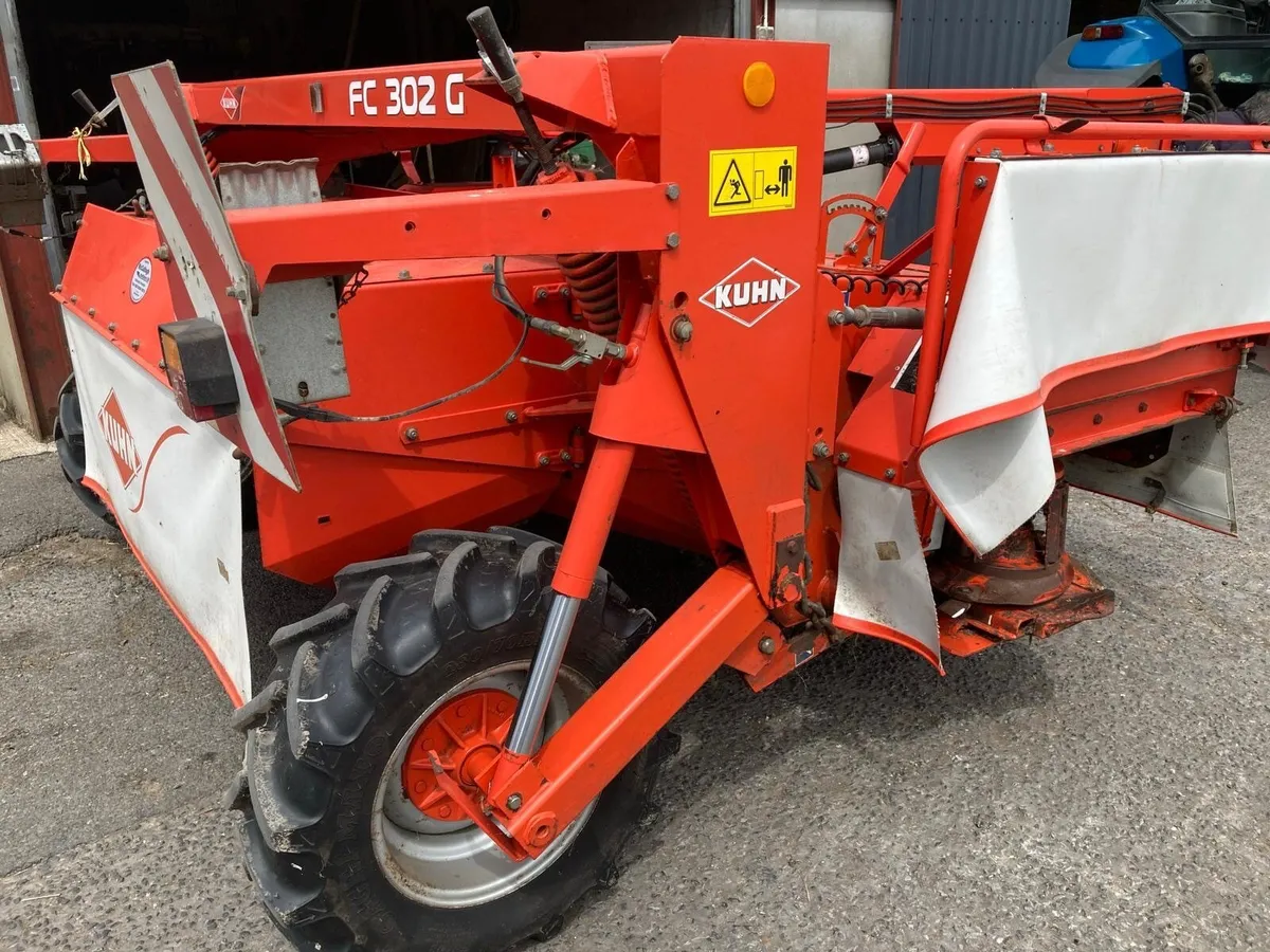 Kuhn trailer mower - Image 3